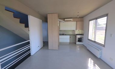 VENTA TRIPLEX. 3 AMB. COCH. QUINCHO. OLIVOS