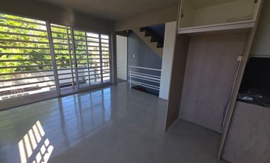 VENTA TRIPLEX. 3 AMB. COCH. QUINCHO. OLIVOS