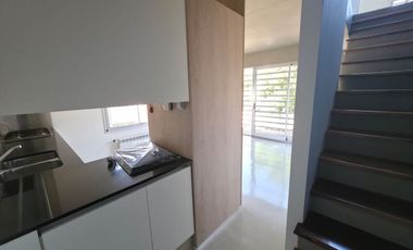 VENTA TRIPLEX. 3 AMB. COCH. QUINCHO. OLIVOS