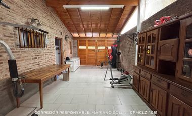 Chalet de 3 ambientes 1.242 M² en venta con cochera en Luis Guillón