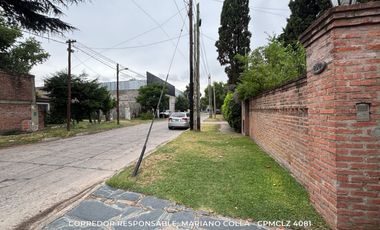 Chalet de 3 ambientes 1.242 M² en venta con cochera en Luis Guillón