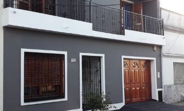 Casa PH en venta en Remedios de Escalada Oeste
