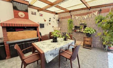 Casa PH en venta en Remedios de Escalada Oeste