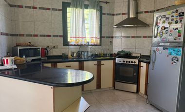 CASA DE 3 DORMITORIOS. CON PILETA. CHIMBAS