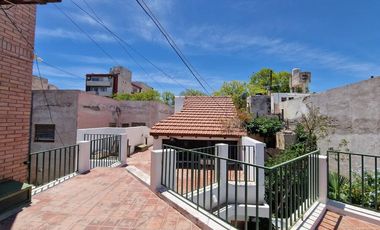 VENTA CASA 4 DORMITORIOS APTA CREDITO EN CAPITAL