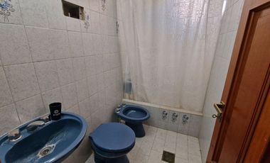 VENTA CASA 4 DORMITORIOS APTA CREDITO EN CAPITAL