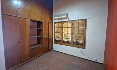 VENTA CASA 4 DORMITORIOS APTA CREDITO EN CAPITAL