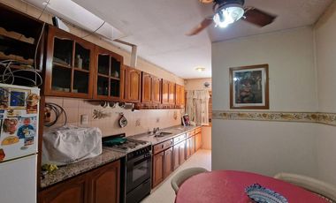 VENTA CASA 4 DORMITORIOS APTA CREDITO EN CAPITAL