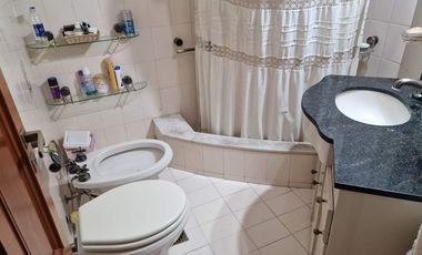 VENTA CASA 4 DORMITORIOS APTA CREDITO EN CAPITAL