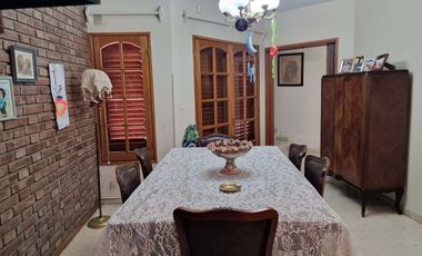 VENTA CASA 4 DORMITORIOS APTA CREDITO EN CAPITAL