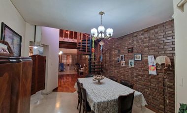 VENTA CASA 4 DORMITORIOS APTA CREDITO EN CAPITAL