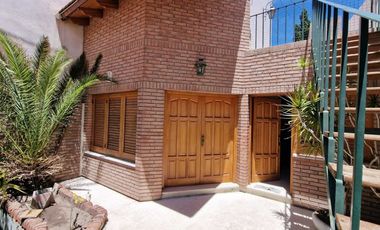 VENTA CASA 4 DORMITORIOS APTA CREDITO EN CAPITAL