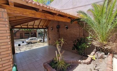 VENTA CASA 4 DORMITORIOS APTA CREDITO EN CAPITAL