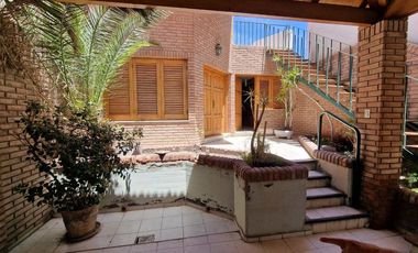 VENTA CASA 4 DORMITORIOS APTA CREDITO EN CAPITAL