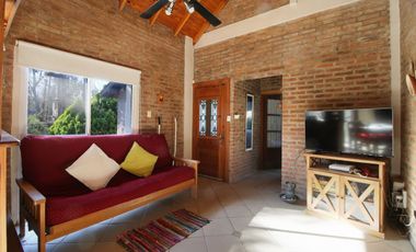 CASA  A ESTRENAR CON PILETA Y PISCINA Y QUINCHO