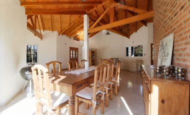 CASA  A ESTRENAR CON PILETA Y PISCINA Y QUINCHO