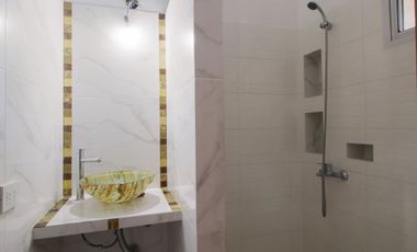 CASA  A ESTRENAR CON PILETA Y PISCINA Y QUINCHO