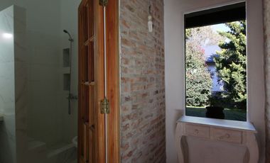 CASA  A ESTRENAR CON PILETA Y PISCINA Y QUINCHO