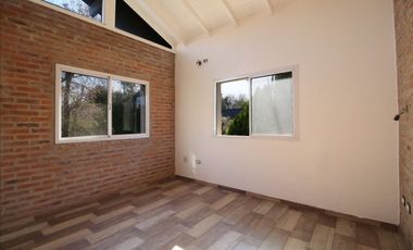 CASA  A ESTRENAR CON PILETA Y PISCINA Y QUINCHO