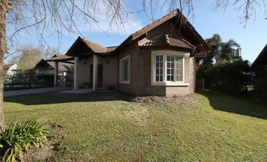 CASA  A ESTRENAR CON PILETA Y PISCINA Y QUINCHO