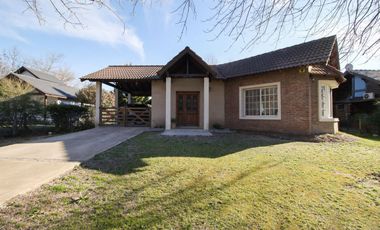 CASA  A ESTRENAR CON PILETA Y PISCINA Y QUINCHO