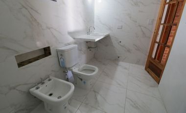 CASA  A ESTRENAR CON PILETA Y PISCINA Y QUINCHO