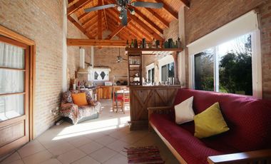 CASA  A ESTRENAR CON PILETA Y PISCINA Y QUINCHO