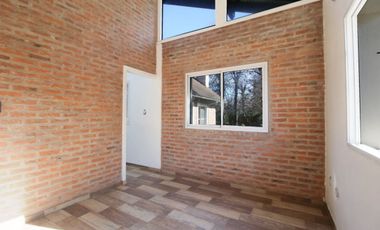 CASA  A ESTRENAR CON PILETA Y PISCINA Y QUINCHO