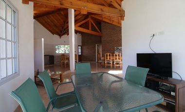 CASA  A ESTRENAR CON PILETA Y PISCINA Y QUINCHO