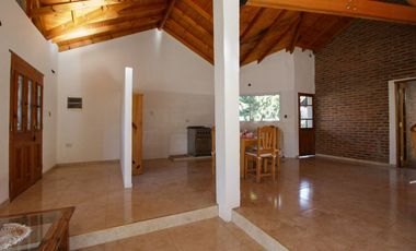 CASA  A ESTRENAR CON PILETA Y PISCINA Y QUINCHO