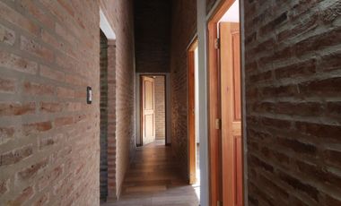 CASA  A ESTRENAR CON PILETA Y PISCINA Y QUINCHO