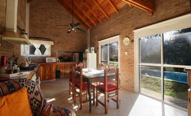 CASA  A ESTRENAR CON PILETA Y PISCINA Y QUINCHO