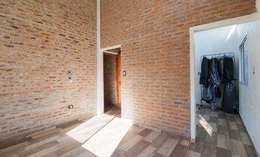 CASA  A ESTRENAR CON PILETA Y PISCINA Y QUINCHO