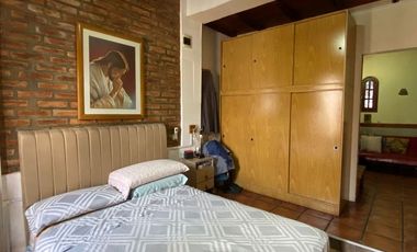 VENTA CASA 4 AMB. BERAZATEGUI C/PARQUE Y PILETA.