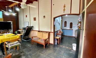 VENTA CASA 4 AMB. BERAZATEGUI C/PARQUE Y PILETA.