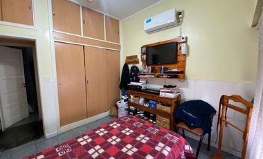 VENTA CASA 4 AMB. BERAZATEGUI C/PARQUE Y PILETA.