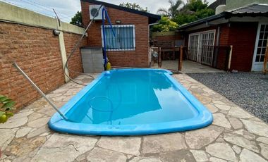 VENTA CASA 4 AMB. BERAZATEGUI C/PARQUE Y PILETA.