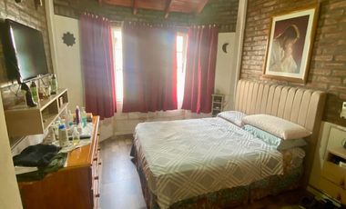 VENTA CASA 4 AMB. BERAZATEGUI C/PARQUE Y PILETA.