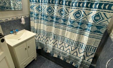 VENTA CASA 4 AMB. BERAZATEGUI C/PARQUE Y PILETA.