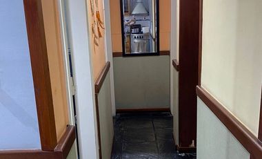 VENTA CASA 4 AMB. BERAZATEGUI C/PARQUE Y PILETA.