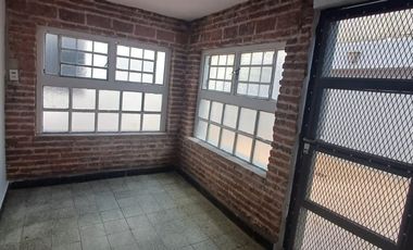 VENTA CASA DOS DORMITORIOS, PATIO ZONA SUR