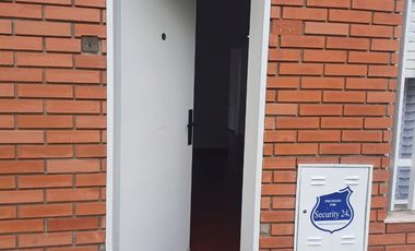 VENTA CASA DOS DORMITORIOS, PATIO ZONA SUR