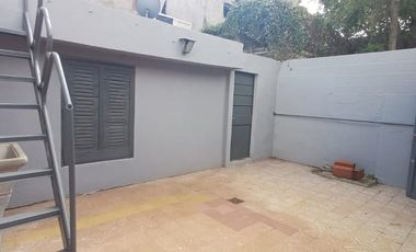 VENTA CASA DOS DORMITORIOS, PATIO ZONA SUR