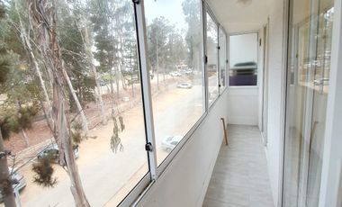 Depto 3d+1b Con Patio, Amoblado Y Estacionamiento.