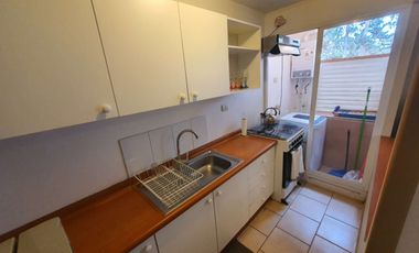 Depto 3d+1b Con Patio, Amoblado Y Estacionamiento.