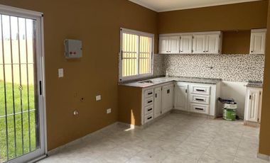 Dúplex en Alquiler – Ezeiza | 3 Dormitorios con Jardín