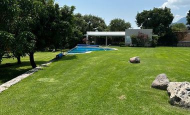 CASA FAMILIAR JUNTO AL LAGO