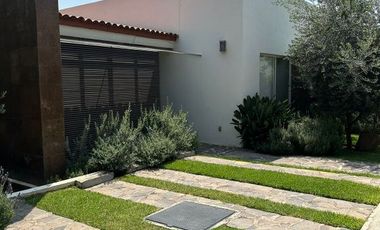 CASA FAMILIAR JUNTO AL LAGO