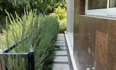 CASA FAMILIAR JUNTO AL LAGO