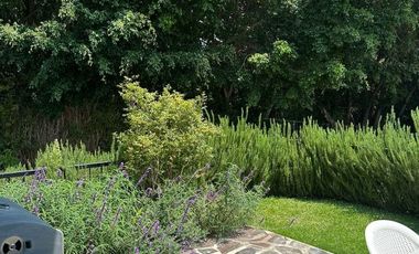 CASA FAMILIAR JUNTO AL LAGO